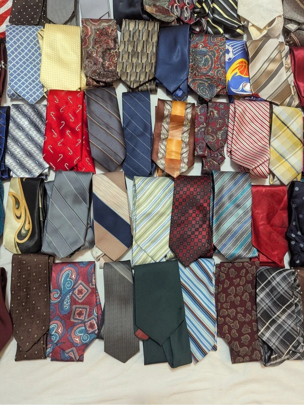 Large Lot of 150 Mens Neckties Ties for Wear Or Crafts Various Brands Colors